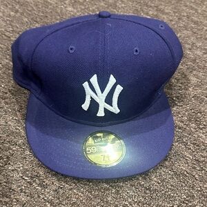 NWT 59 Fifty 7.5 Yankees base ball cap New Era blue White Logo